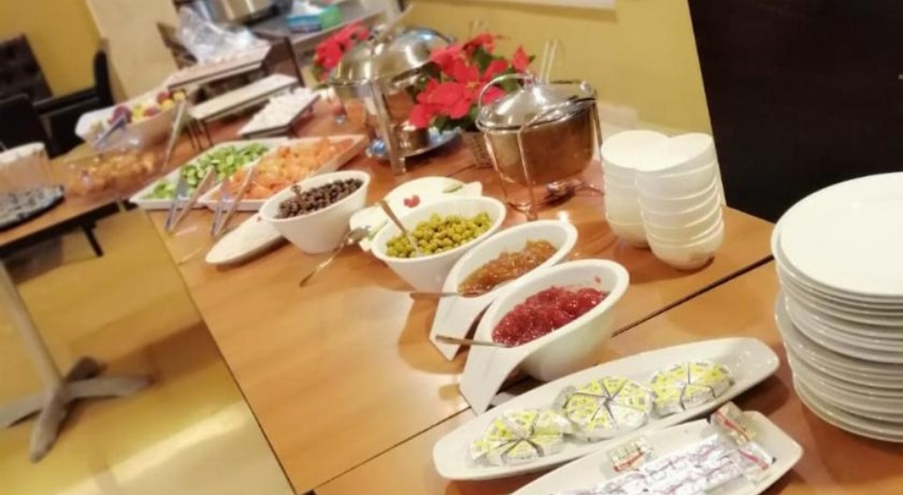 Ceasars Park Hotel Main image